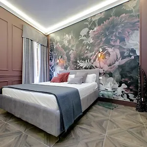 Ych-butterfly Flat Close Trevi Fountain Rome