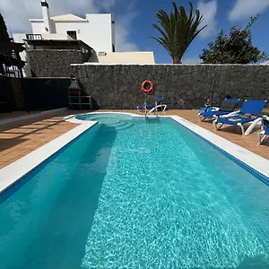 https://villa-adel-56.in-canary-islands.com